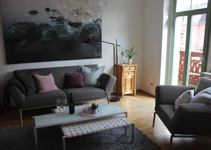 Traumhafte Etagenwohnung In Guenderzeitvilla