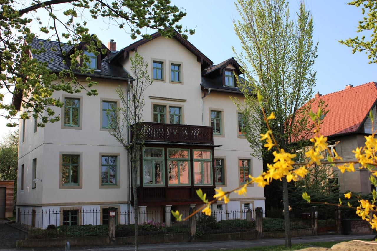 Traumhafte Etagenwohnung In Guenderzeitvilla * Dresde